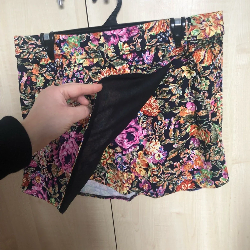 Glassons Floral Mini Skirt Size 14 - Picture 2 of 9